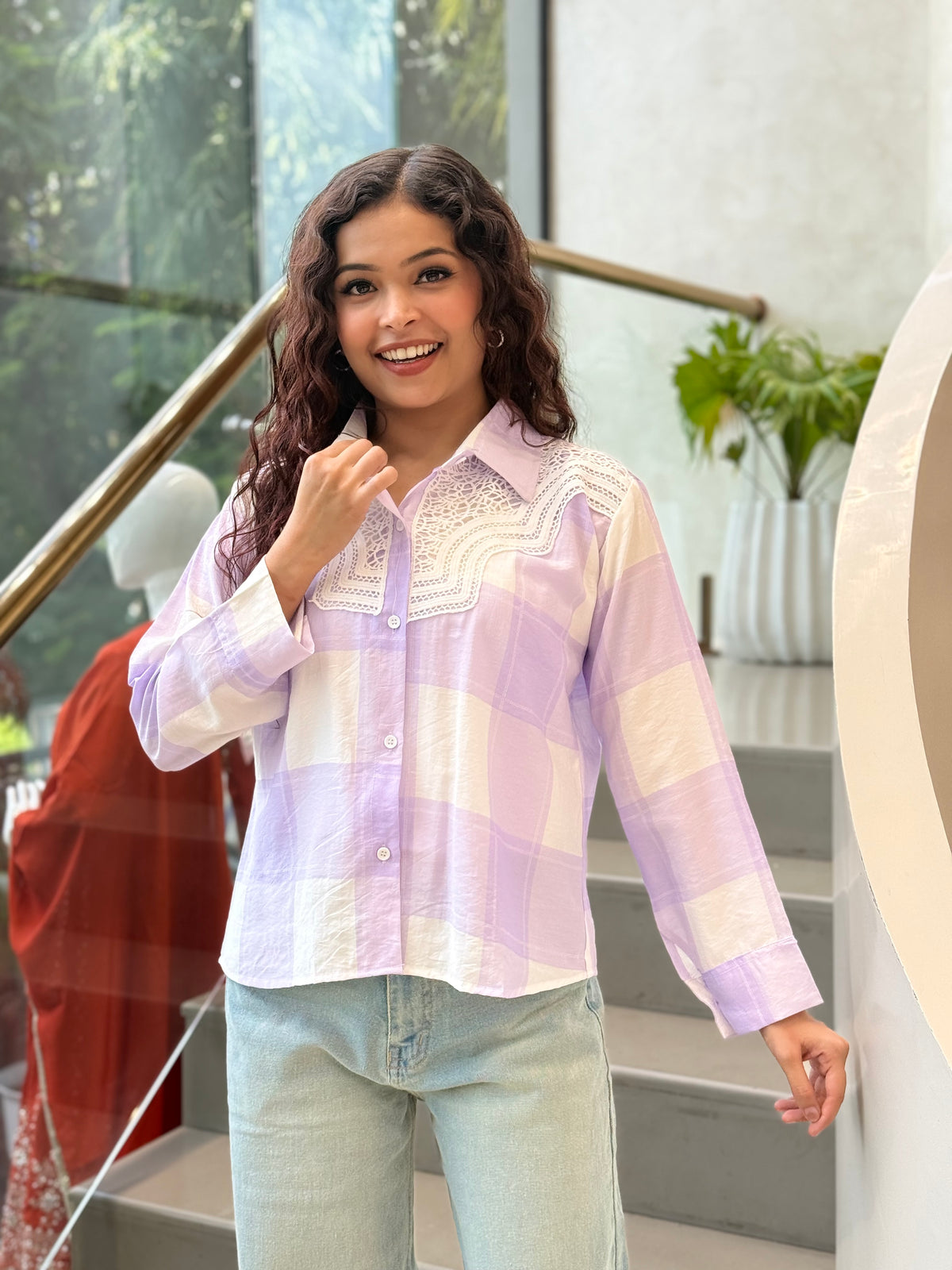 Shirt with white lace Detail