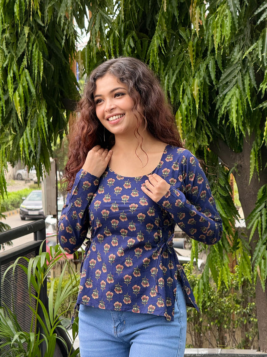 Short full sleeve kurti with side dori