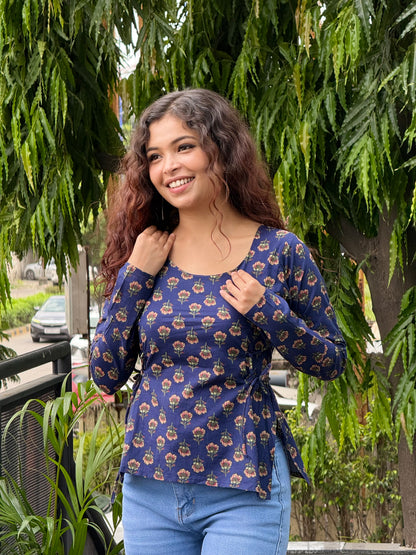 Short full sleeve kurti with side dori