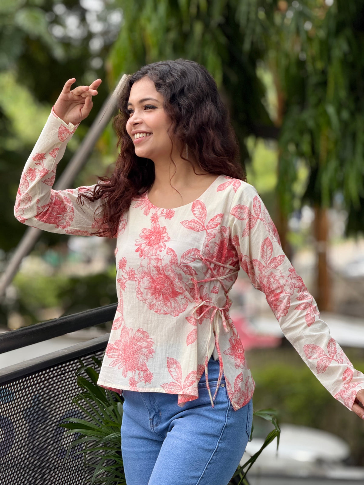 Short full sleeve kurti with side dori