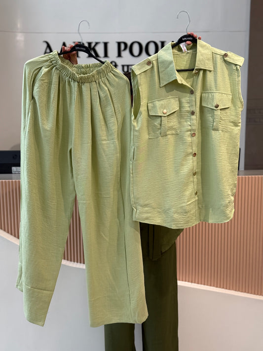 Collared shirt neckline with belt cordset
