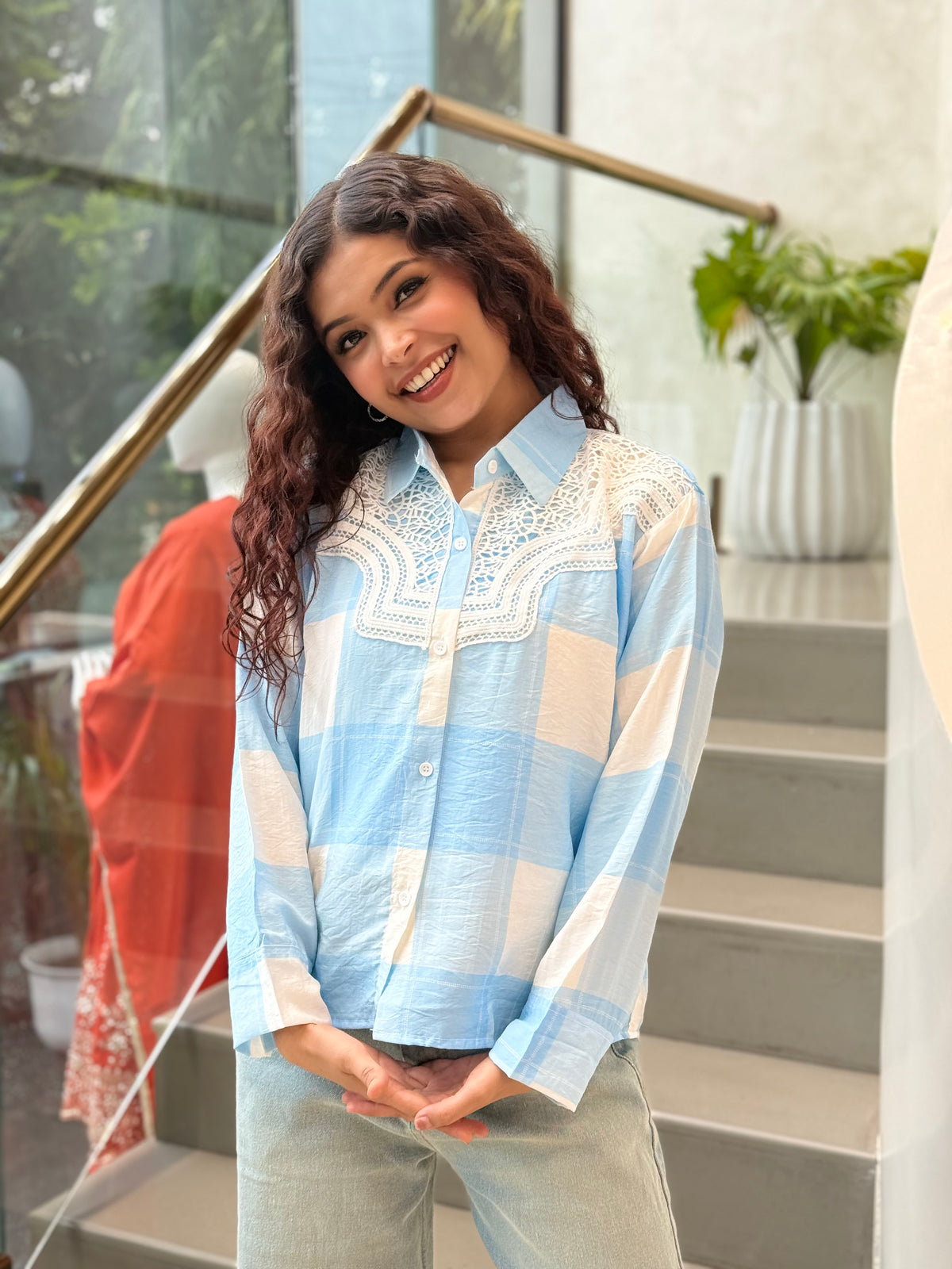 Shirt with white lace Detail