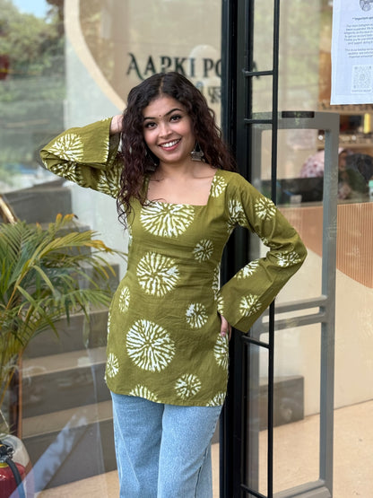 Square neck full sleeves back doori kurti