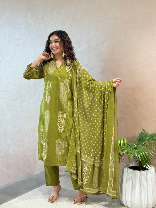 Green thread detail, Unique cotton suit 3 piece set ￼