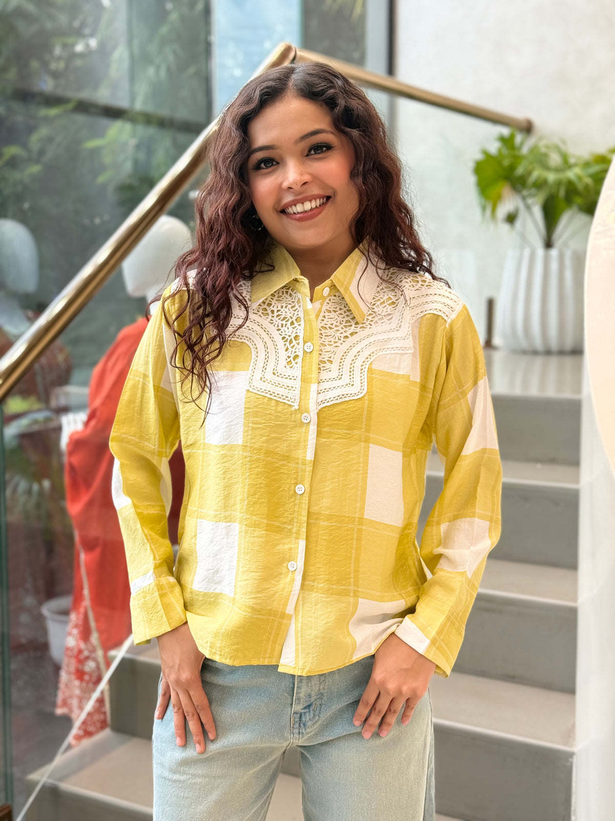 Shirt with white lace Detail