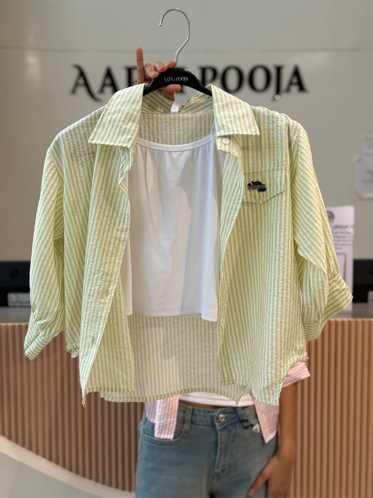 Inner with crop shirt