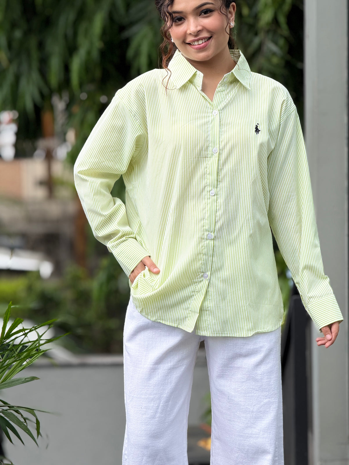 Shirt with back bow detail