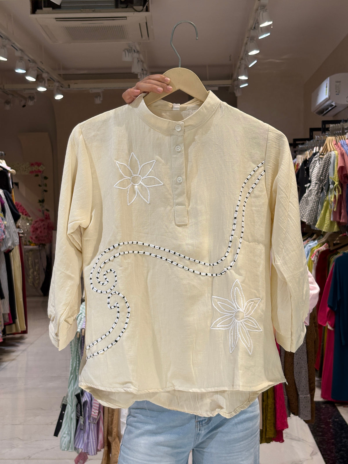 Embroidery front button U-nack Top