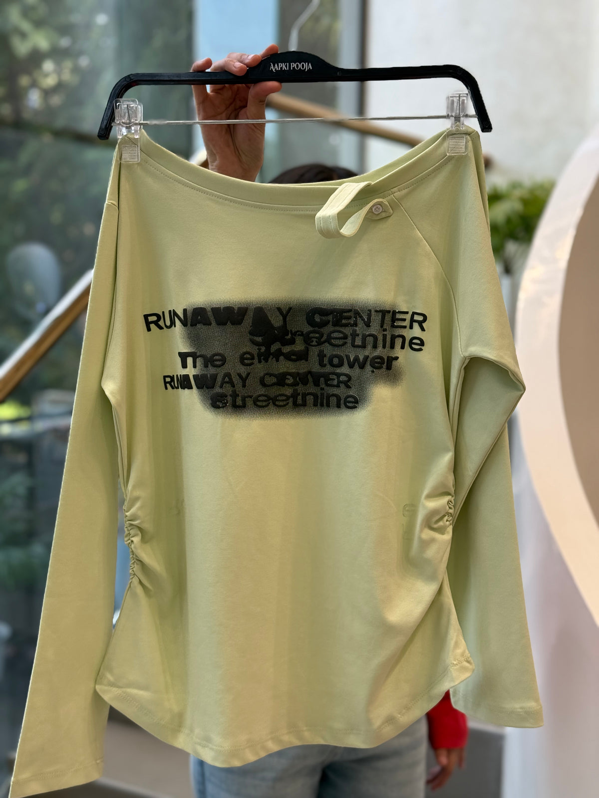 One site, full sleeves, stretchable T-shirt ￼