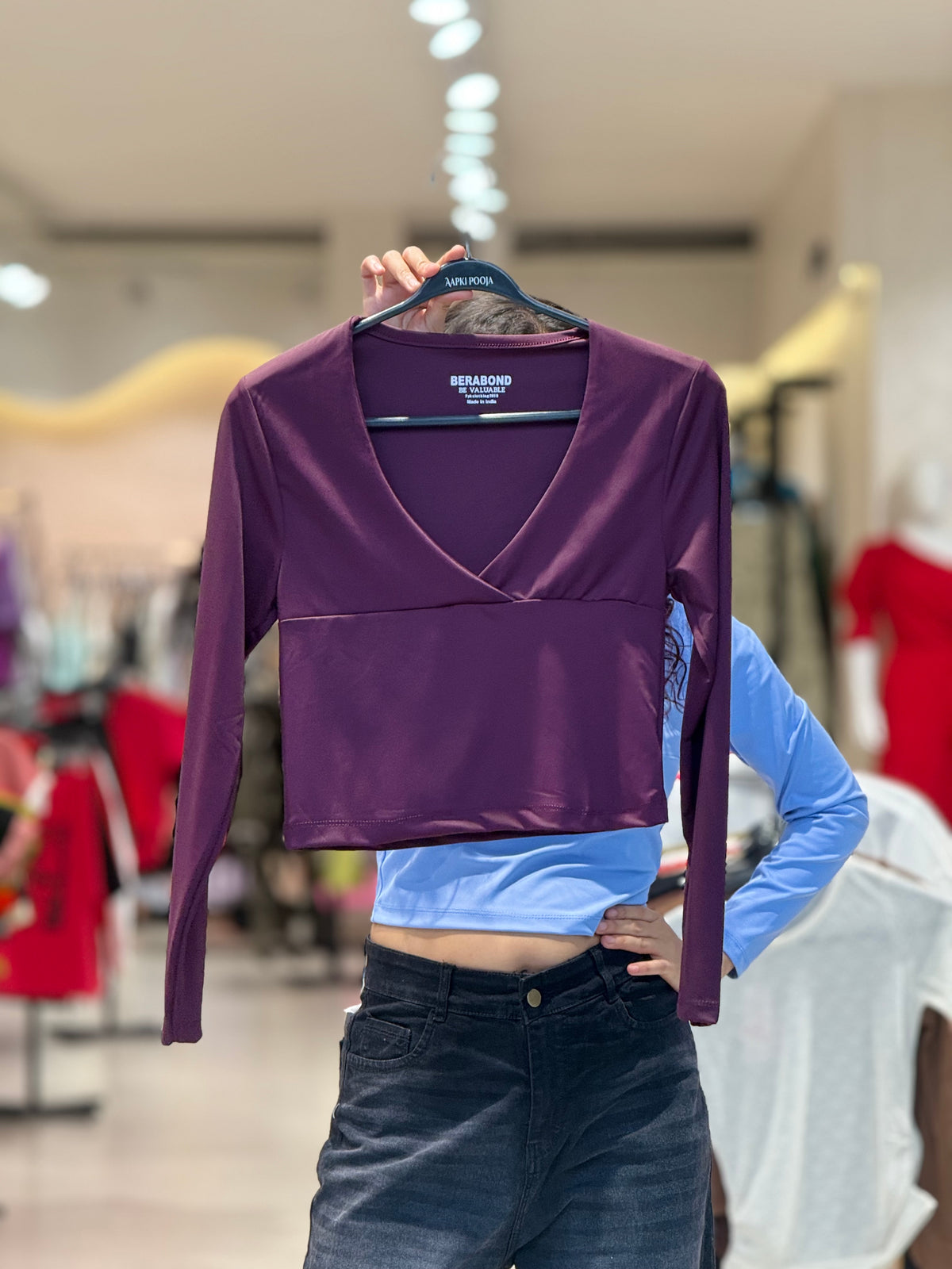 Body fit V-neck everyday top