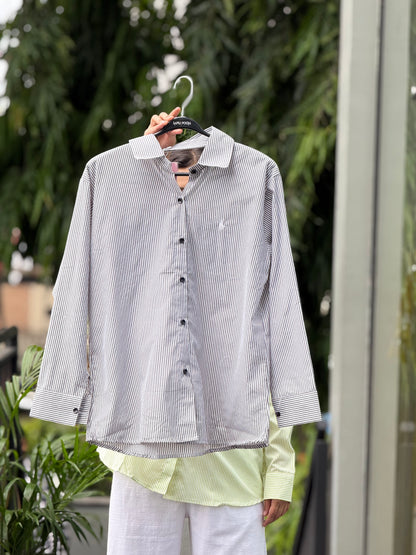 Shirt with back bow detail